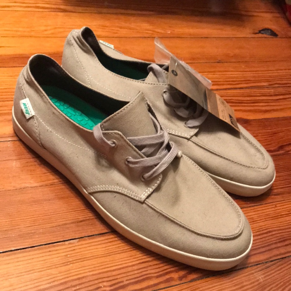 Men’s Reef shoes; deckhand 2; size 10 US light tan